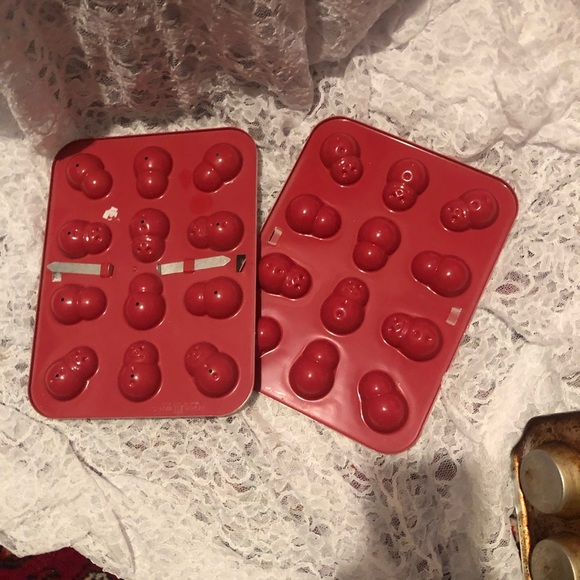 Red Nordic ware 12 snowman cake pop baking mold, like new- fun project for kids. - Picture 6 of 7